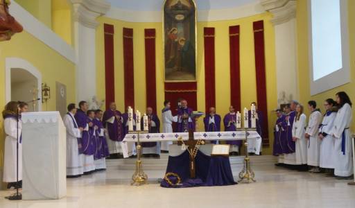 Korizmeno hodočašće Slunjskog i Udbinskog dekanata u katedralu Navještenja BDM