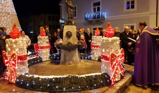 Upaljena 4. adventska svijeća