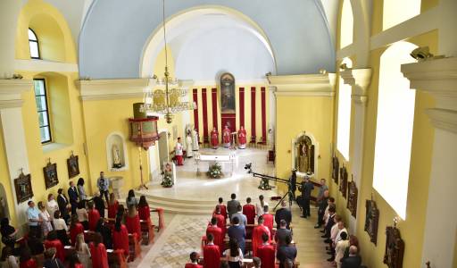 Podjela sakramenta sv. potvrde u katedrali Navještenja BDM u Gospiću 2020.