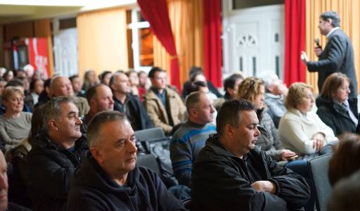 Fra Draženko Tomić održao tribinu u Pastoralnom centru u Ličkom Osiku